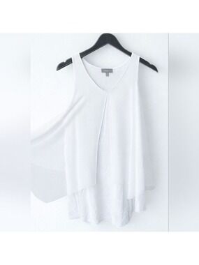 Neiman Marcus White Sleeveless Blouse